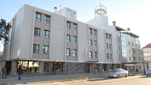 Hotel Santa Cruz sobre Av. Kirchner